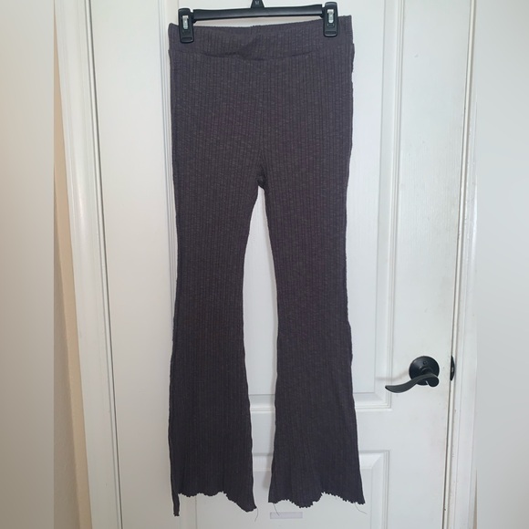 la miel Women’s Dark Grey Ribbed Flare Stretchy Pants - Picture 2 of 4